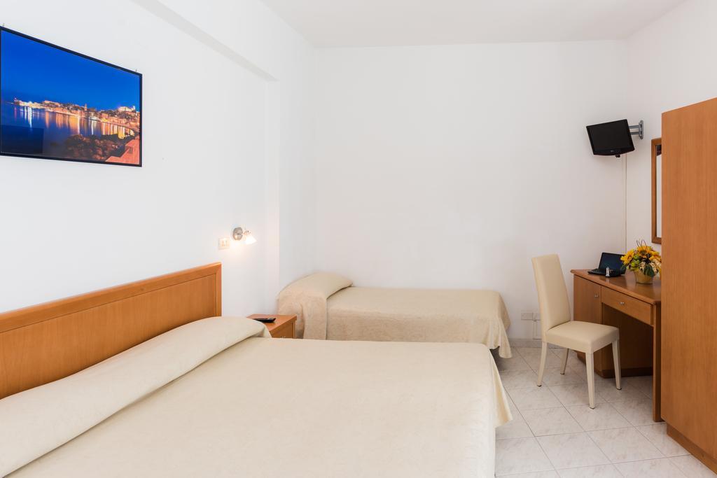 Hotel Viola Gaeta Exterior photo